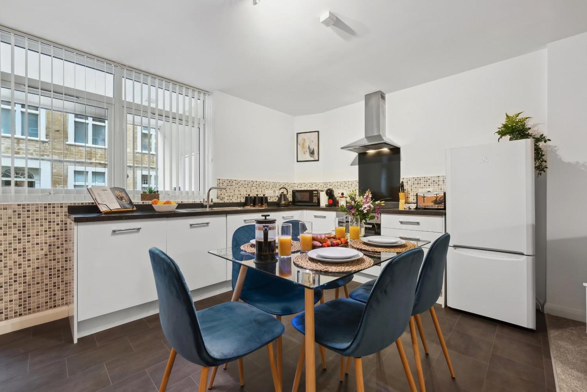 Corinium Lodge - Town Centre Apartment Cirencester Eksteriør bilde